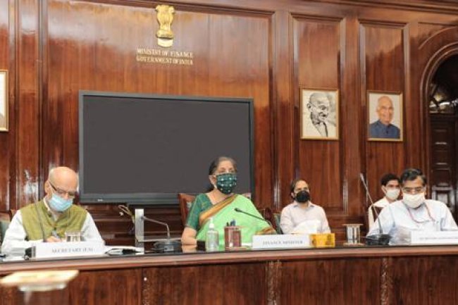 Finance Minister Reviews Railway Capex Plan, Urges Swift Implementation of Safety Initiatives