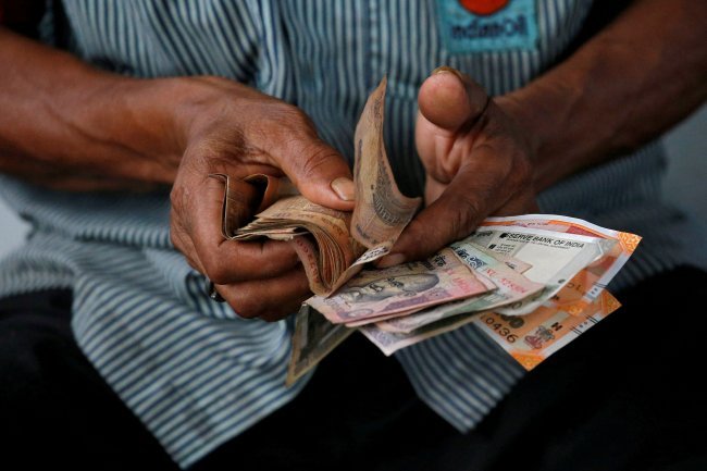 Rupee Struggles Ahead of Powell's Remarks and US Inflation Data