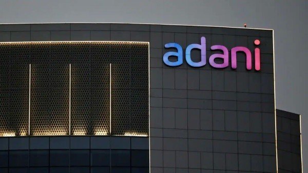 Adani Green Subsidiaries to Raise $1 Billion Through Dollar Bonds