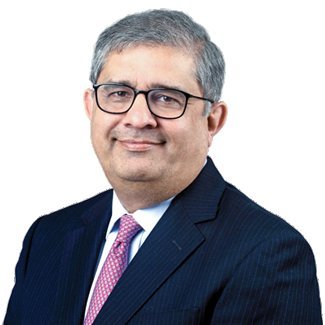  Axis Bank CEO Amitabh Chaudhry Highlights Challenges Amid Profit Growth